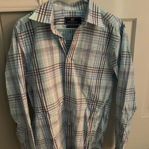 Button down vineyard vines shirt